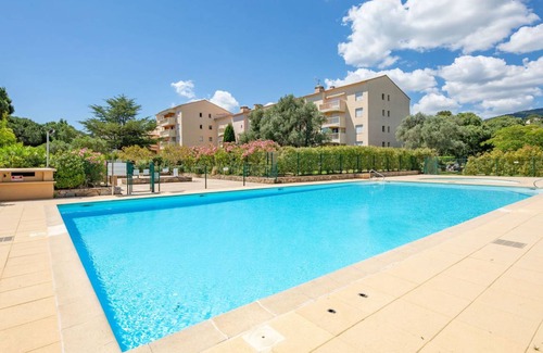 Sainte-Maxime Apartment | 43 m² Apartment ∙ 2 bedrooms ∙ 5 guests