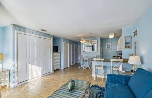 Holiday Isle Condo | 44 m² Condo ∙ 4 guests