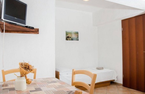 Sibinj Krmpotski Apartment | 45 m² Apartment ∙ 1 bedroom ∙ 3 guests