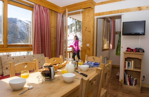 Saint-Sorlin-d'Arves Apartment | 45 m² Apartment ∙ 2 bedrooms ∙ 8 guests