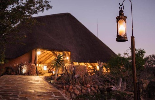 Kamanjab Cabin | 45 m² Lodge ∙ 3 guests