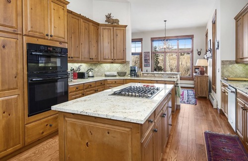 Edwards House | 45 River Dance Way, Arrowhead - Access to Off-Site Pool, Hot Tub