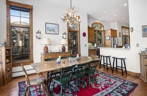 Edwards House | 45 River Dance Way, Arrowhead - Access to Off-Site Pool, Hot Tub