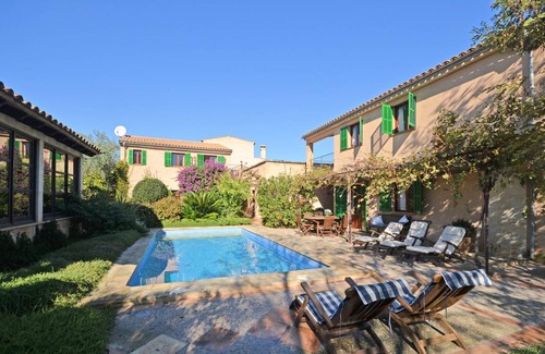 Petra House | 450 m² House ∙ 6 bedrooms ∙ 12 guests