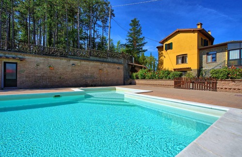 Scheggia Villa | 450 m² Villa ∙ 9 bedrooms ∙ 20 guests