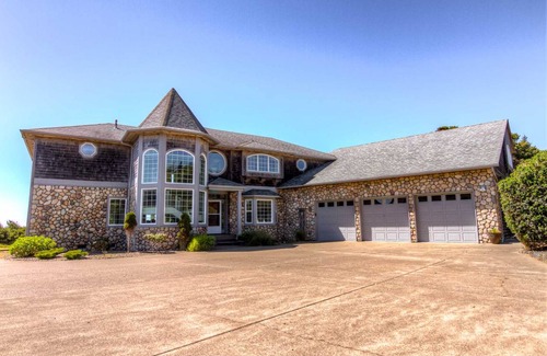Seal Rock House | 454 m² House ∙ 5 bedrooms ∙ 10 guests