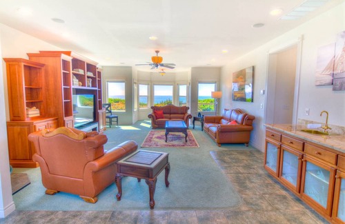 Seal Rock House | 454 m² House ∙ 5 bedrooms ∙ 10 guests