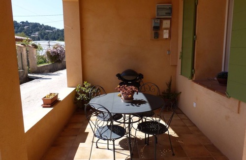 Hyeres House | 45m2 - Ground floor of a charming house, in quiet countryside, 3km from beaches.