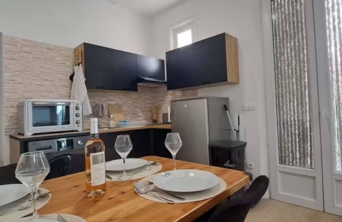 Hyeres City Centre Apartment | 45m² near train station garden private parking Beaches 5mn away