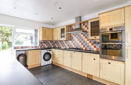 Leicester Cottage | 46 DALBY ROAD, pet friendly, with a garden in Antsey
