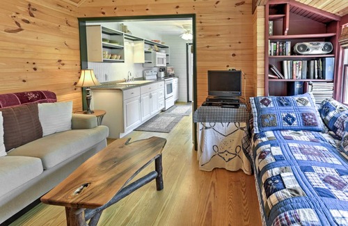 Bolton Landing Cottage | 46 m² Cabin ∙ 1 bedroom ∙ 2 guests