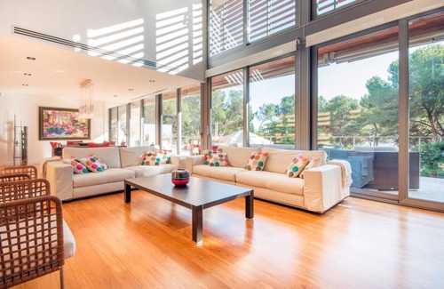 Tamarit Villa | 461 m² Villa ∙ 5 bedrooms ∙ 10 guests