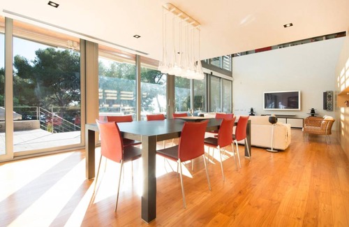 Tamarit Villa | 461 m² Villa ∙ 5 bedrooms ∙ 10 guests