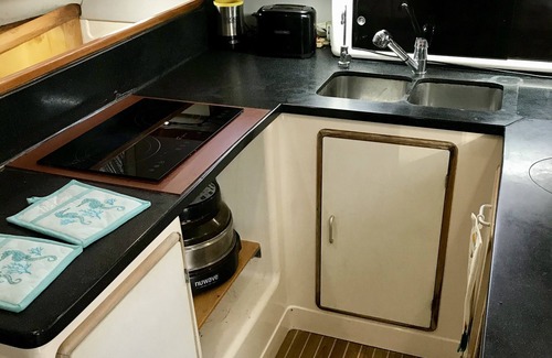 Lubbers Quarters Cay Boat Rental | 47ft luxury Leopard sailing Catamaran
