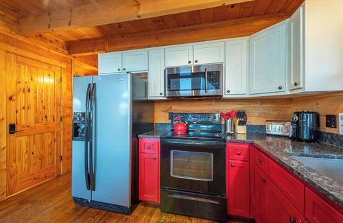 Marshall Cabin | 48 Acres~Fire Pit~Game Room~Near Asheville