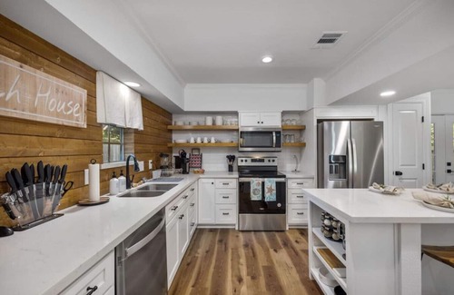 El Lago Apartment | 4807 Pine St, Seabrook