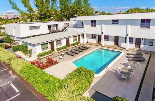 Deerfield Beach Apartment | 482ft to Beach | One Bedroom #106 | sleeps up to 4