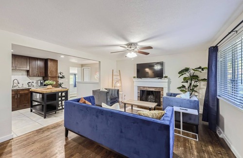 Lamar Heights Area House | 4BD - Hot Tub, BBQ, Games - 10 Mins to Olde Town