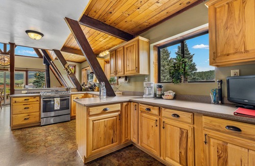 Baderville Cabin | 4bdr | Oct. Availability | Enjoy LVT Local Discounts