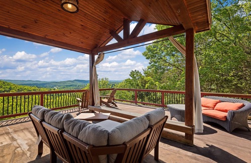 Holiday Island House | 4Bdr Secluded! Hot Tub, Pool Table, & Spectacular Views.