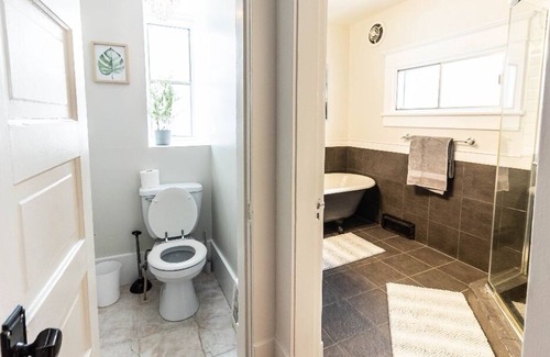 Saskatoon Downtown House | 4Bdrm Character Home Downtown