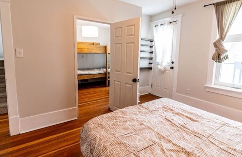Saskatoon Downtown House | 4Bdrm Character Home Downtown