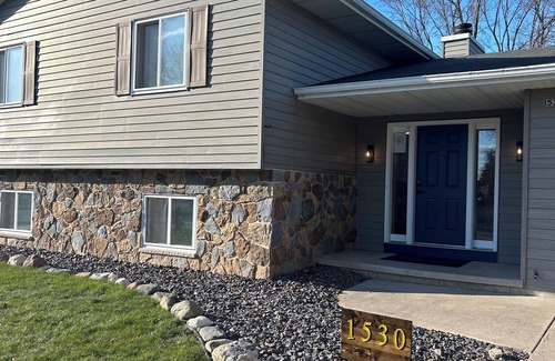 Green Bay House | 4bed-2bath 1.3 Miles from Lambeau