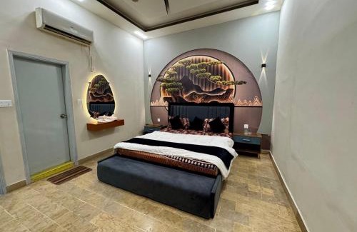 Gulshan-e-Iqbal House | 4BHK Bathtub,Ntflx,AC 50inch Lcd Gulshan luckyone central
