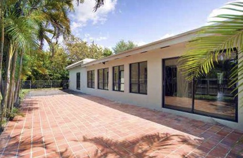 Ludlam House | 4BR 3BA Home on half acre and excellent location close to all amenities