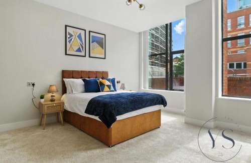 Birmingham City Centre Apartment | 4BR Apt in Central Birmingham Games Room & Free Parking