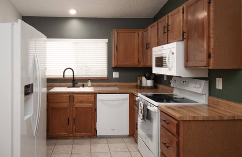 Cimarron Hills House | 🏔 4BR - Arcade - Hot Tub - Foosball- Cozy Mountain View Home!
