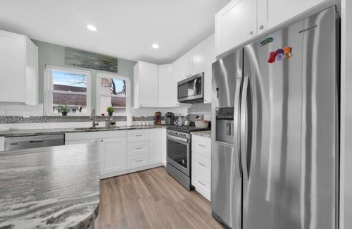 Lexington House | 4BR Beachfront, Stunning Views!