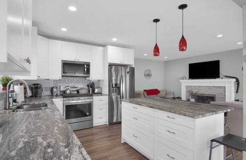 Lexington House | 4BR Beachfront, Stunning Views!