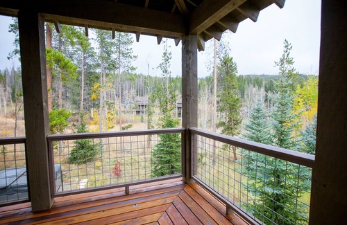Rendezvous Cabin | 4BR cabin w private hot tub in Rendezvous, avail Dec. 24, 2023 - Jan 2, 2024
