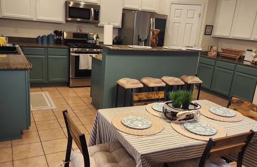 Drexel Heights House | 4BR Desert Vista Sanctuary๑⁠๑Hot Tub๑⁠๑Presidio Neighborhood๑⁠๑Top Host๑⁠๑