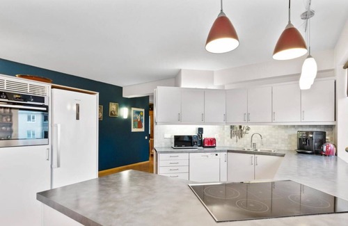 Hliðar Apartment | 4BR, Downtown Reykjavik With Free Parking
