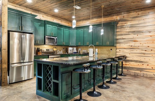 Pickens Cabin | 4BR Fun Packed! Pool Table, Playset, Arcade!