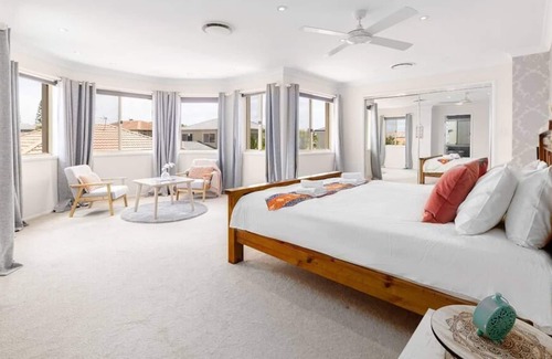 Benowa House | 4BR Gold Coast House private Pool &SPA& Movie Room