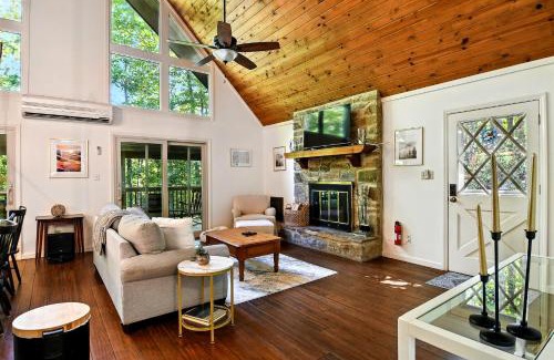 Deep Gap House | 4BR Hawk Ridge Cabin Game Room & Porch