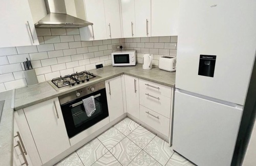 Liverpool Apartment | 4BR Home w/ On-street Parking