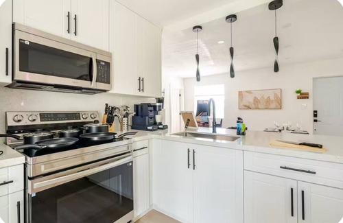 Little Haiti House | 4BR Near Wynwood, Design District, Beach, Brickell Near Little Havana + Parking