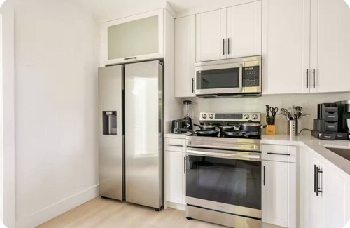 Little Haiti House | 4BR Near Wynwood, Design District, Beach, Brickell Near Little Havana + Parking