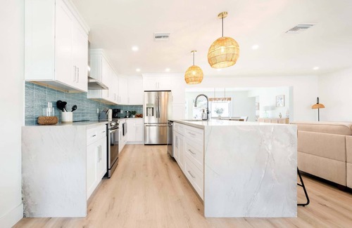 West Bradenton House | ‼️4BR Oasis w/Heated Pool Near Anna Maria Island
