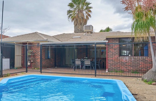 Girrawheen House | 4BR Pool House Close to Shops