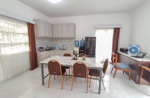 Bukit House | #4BR Semi Villa Pink House Jimbaran with POOL & ROOFTOP SPACE