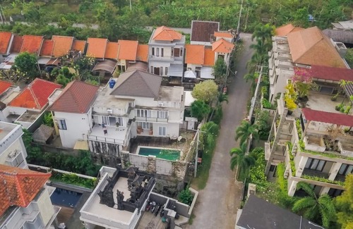 Bukit House | #4BR Semi Villa Pink House Jimbaran with POOL & ROOFTOP SPACE