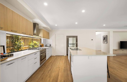 Torquay House | 4BR Torquay Haven - Up to 8 guests!