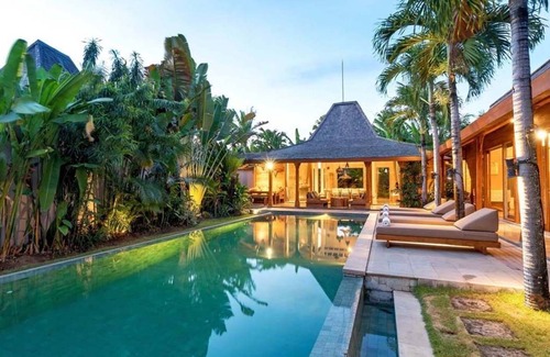 Kerobokan Villa | 4BR VILLA PERFECT ESCAPE FOR BALI HOLIDAY