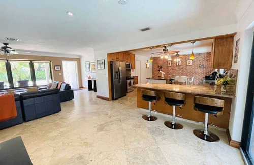 Coral Ridge Isles House | 4BR Waterfront Pool, Dock & Ocean Access. Fort Lauderdale close to Miami