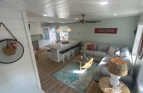 Kenyon House | 4br2ba home with central AC, sleeps 12, 1.5 miles to beach! BEACH PASS!